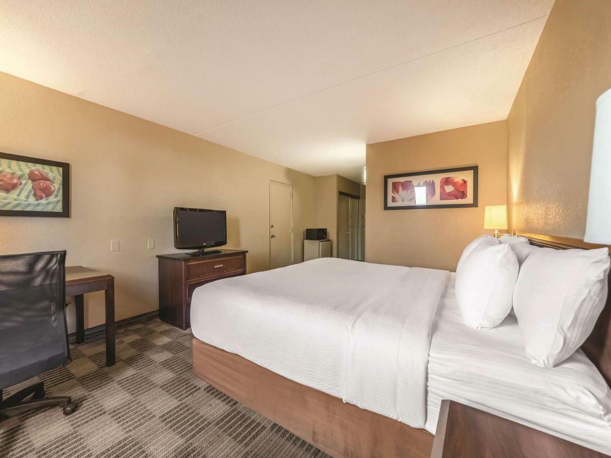 Ramada Inn By Wyndham Fairfield Nj Kültér fotó